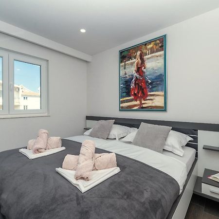 Luxury Apartment Purple Summer Sea View Макарська Екстер'єр фото