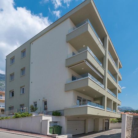 Luxury Apartment Purple Summer Sea View Макарська Екстер'єр фото