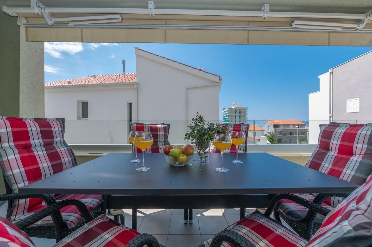 Luxury Apartment Purple Summer Sea View Макарська Екстер'єр фото