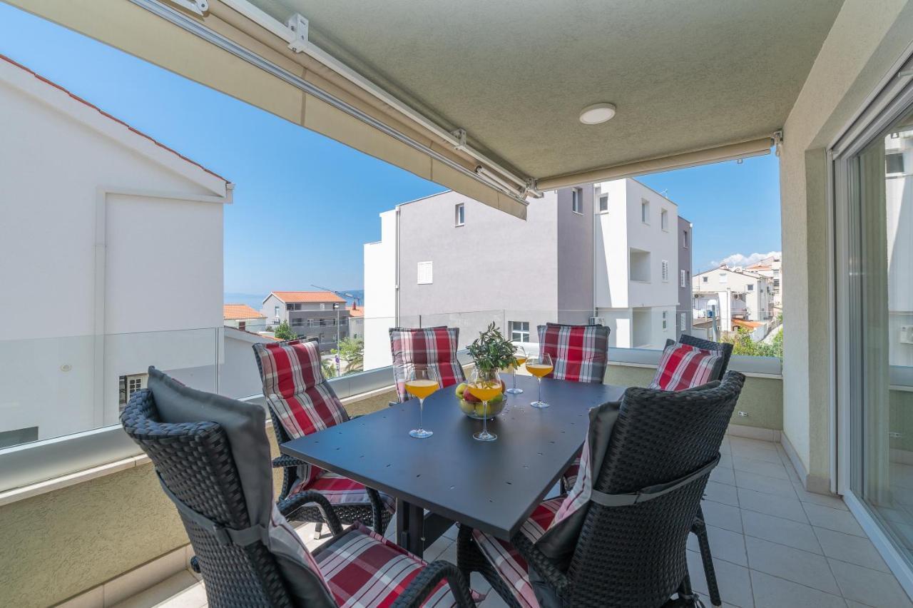 Luxury Apartment Purple Summer Sea View Макарська Екстер'єр фото