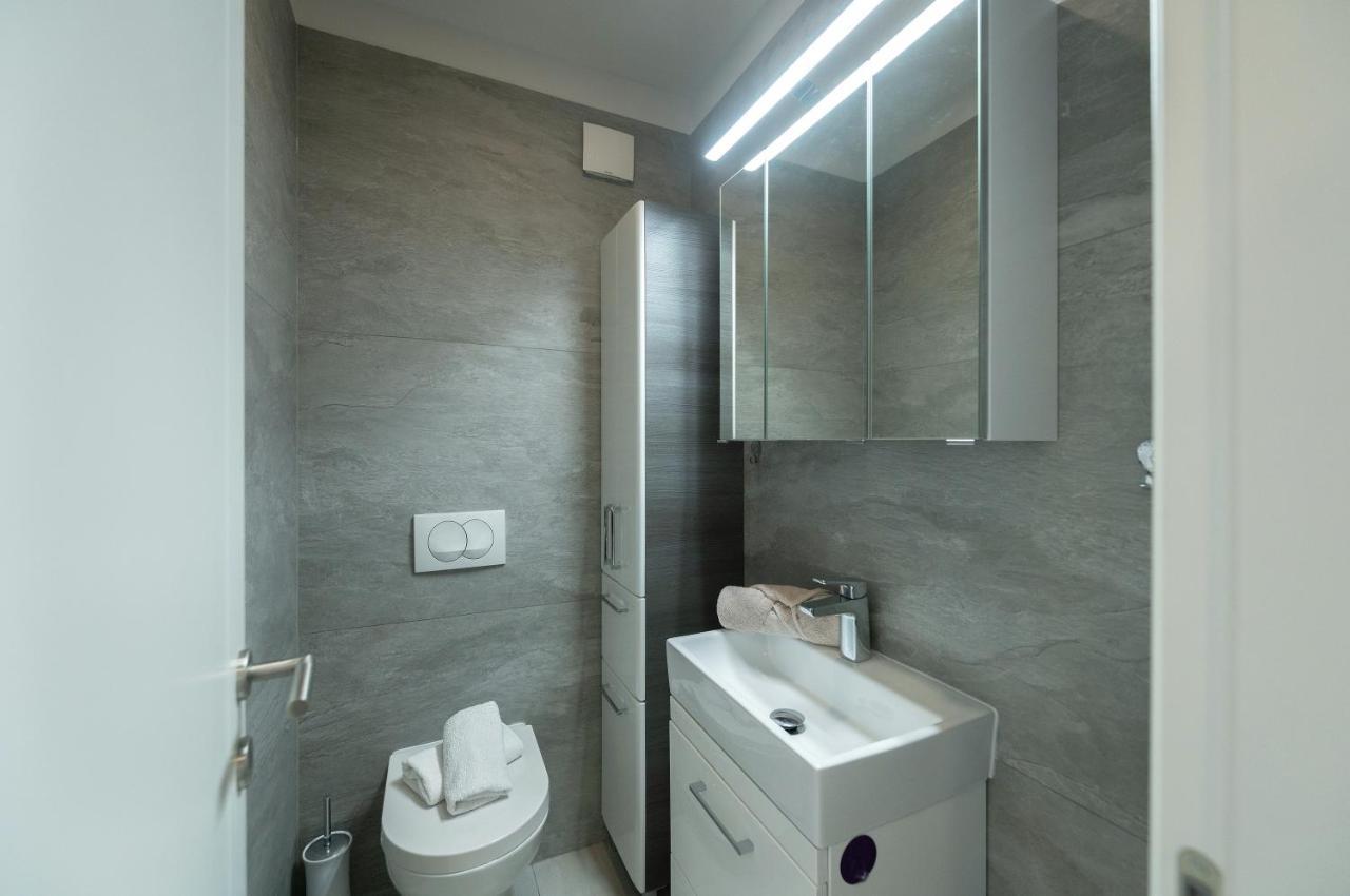 Luxury Apartment Purple Summer Sea View Макарська Екстер'єр фото