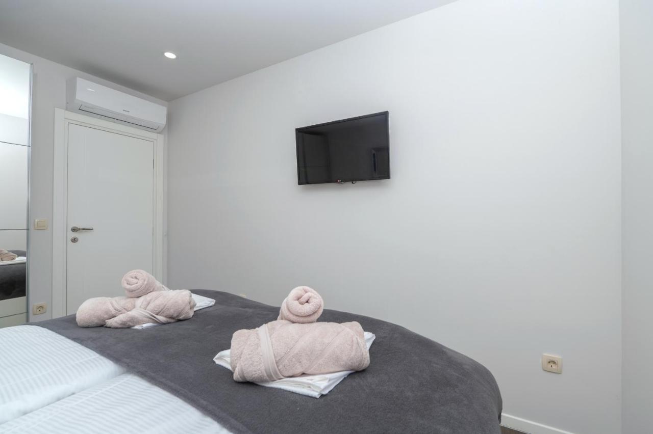 Luxury Apartment Purple Summer Sea View Макарська Екстер'єр фото