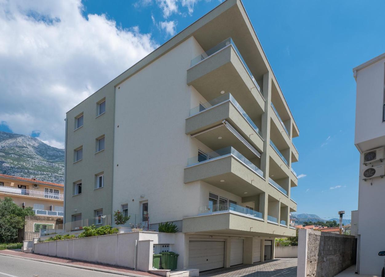 Luxury Apartment Purple Summer Sea View Макарська Екстер'єр фото